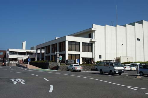 中央公民館の外観風景