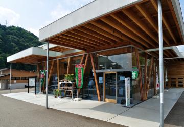 道の駅池田温泉の店舗棟